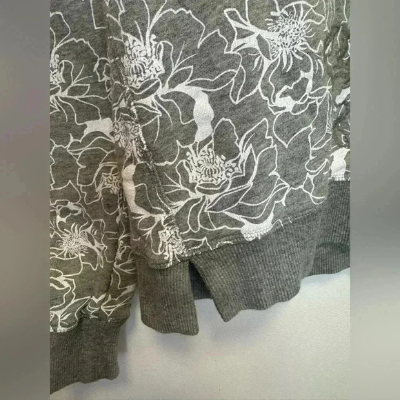 Banana Republic women’s grey and white pullover sweatshirt crewneck size small - Picture 6 of 12